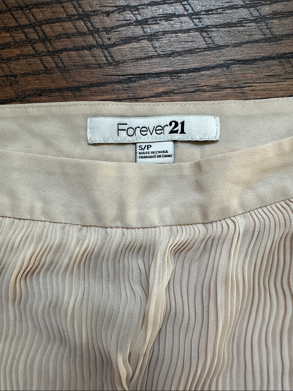 Pleated Multicolor Pattern Skirt - Picture 4 of 4